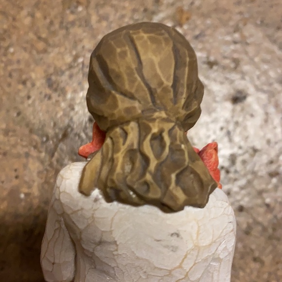 Surrounded By Love Figure - Picture 4 of 6